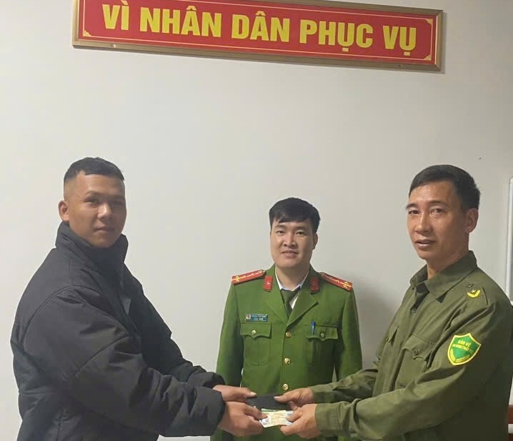 Công an phường Trần Nhân Tông: Nhanh chóng xác minh, trả lại tài sản cho người làm rơi